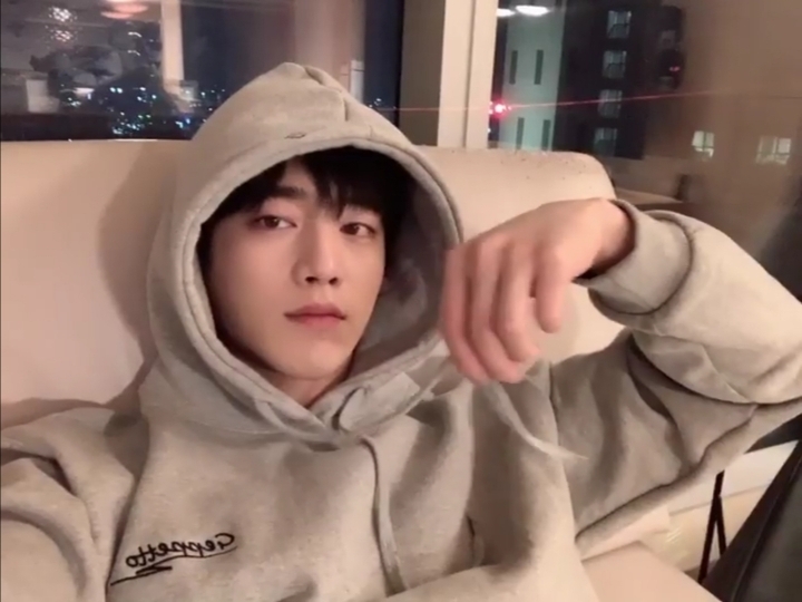 집에서 크리스마스 보내는 서강준.gif | 인스티즈