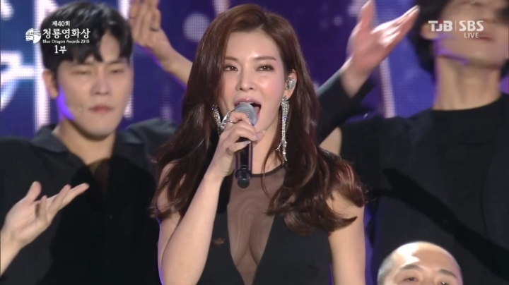 청룡영화제 축하공연, 뮤지컬배우 정선아