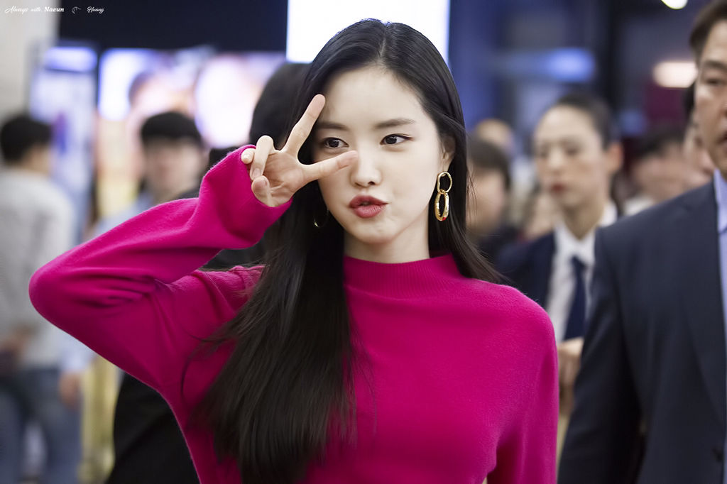 [에이핑크] 맘스터치는 역시 딥치즈버거라서 나은이 | 인스티즈