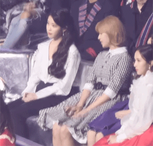 아이유를 대하는 트와이스 친구들.jpgif | 인스티즈