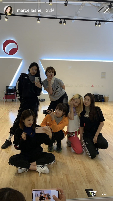 멤버들한테 목도리 떠서 선물로 준 에이핑크 보미.jpg | 인스티즈