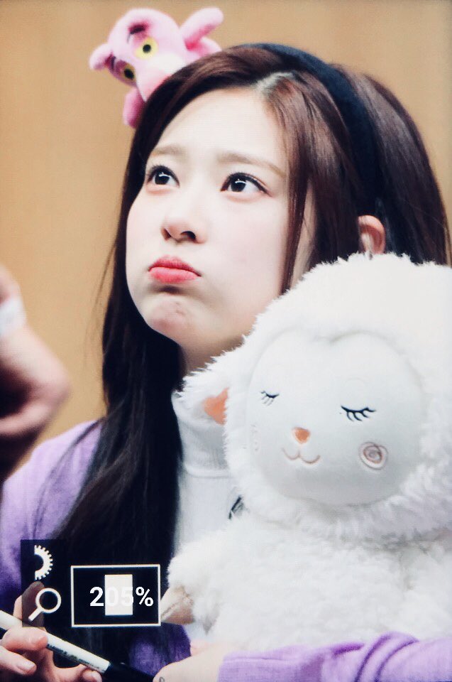 항상 어딘가 억울하고 애잔한 아이즈원 민주.jpg | 인스티즈