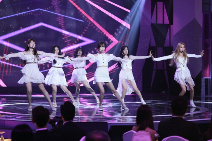 어제자 여자친구 mbc연기대상 시상&amp;축하공연.jpg | 인스티즈