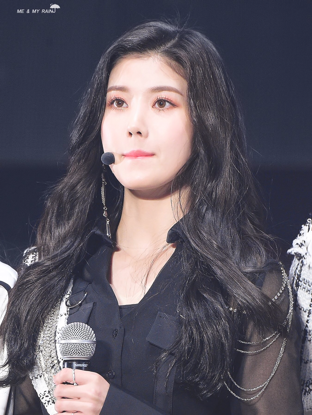 [아이즈원] 비가 많이 내려오고 있어서 권은비 | 인스티즈