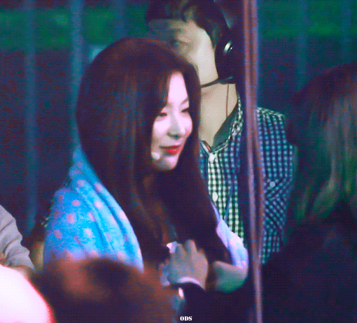 스타일리스트에게 애교부리는 레드벨벳 슬기 | 인스티즈
