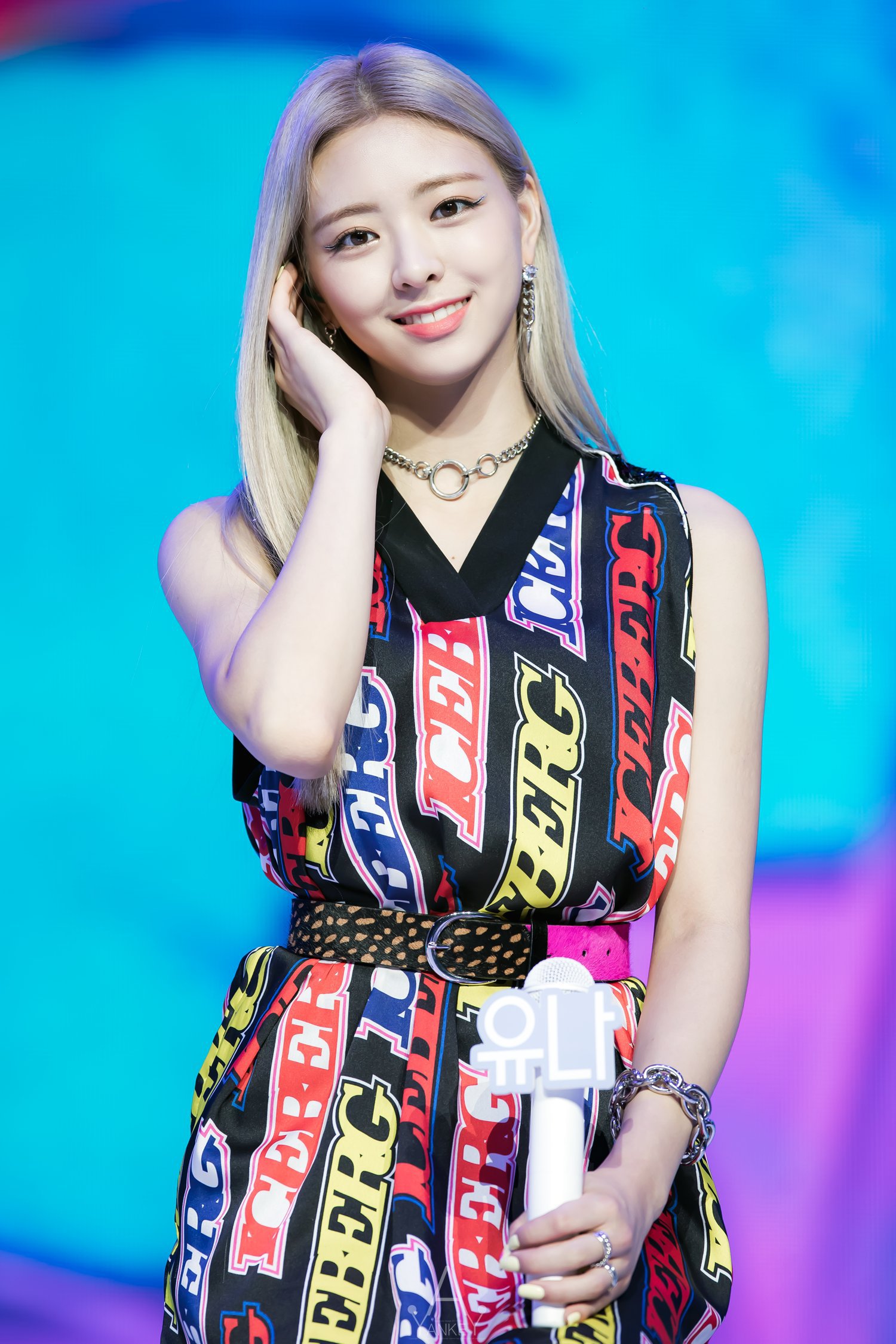 금발머리 ITZY 유나.jpgif | 인스티즈
