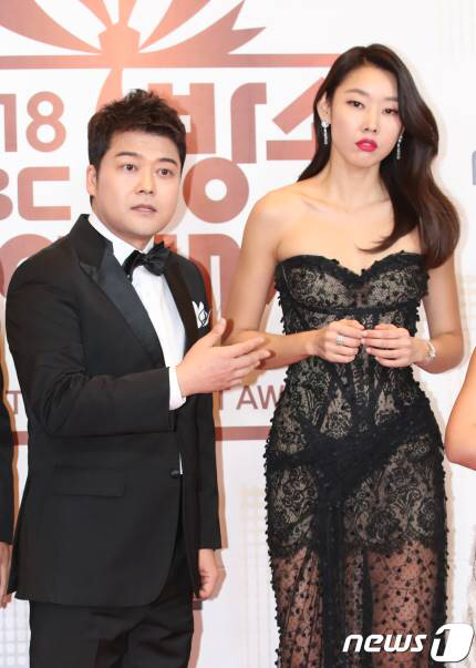 란제리 입고 MBC 연예대상 등장한 한혜진 | 인스티즈