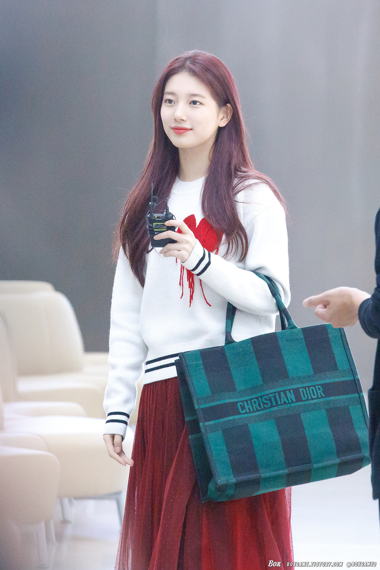 어제 인천공항 포니테일 수지.jpg | 인스티즈