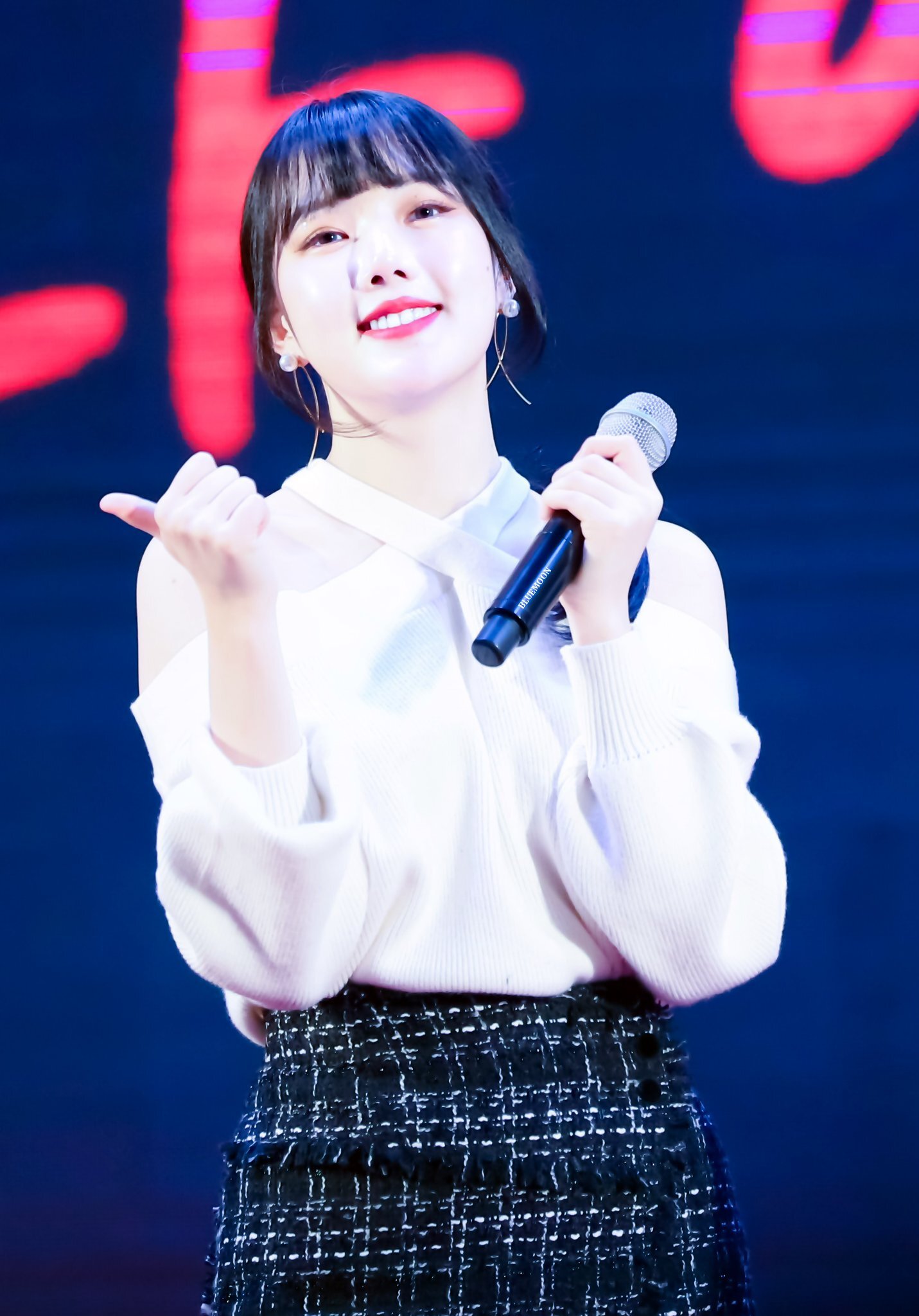 은근히 미인이지만 가끔은 귀여운거 같기도 한 여자친구 예린이.jpgif | 인스티즈