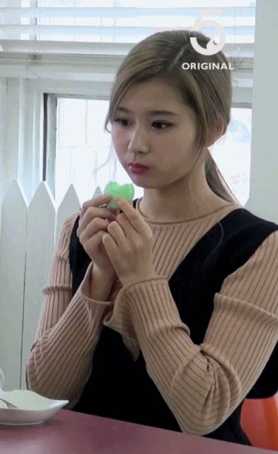 오이비누 먹던 시절의 사나 | 인스티즈