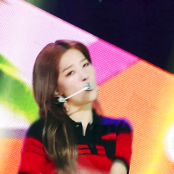 빨간 의상이 잘 어울리는 레드벨벳 슬기.jpgif | 인스티즈