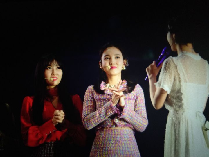 아이유를 대하는 트와이스 친구들.jpgif | 인스티즈