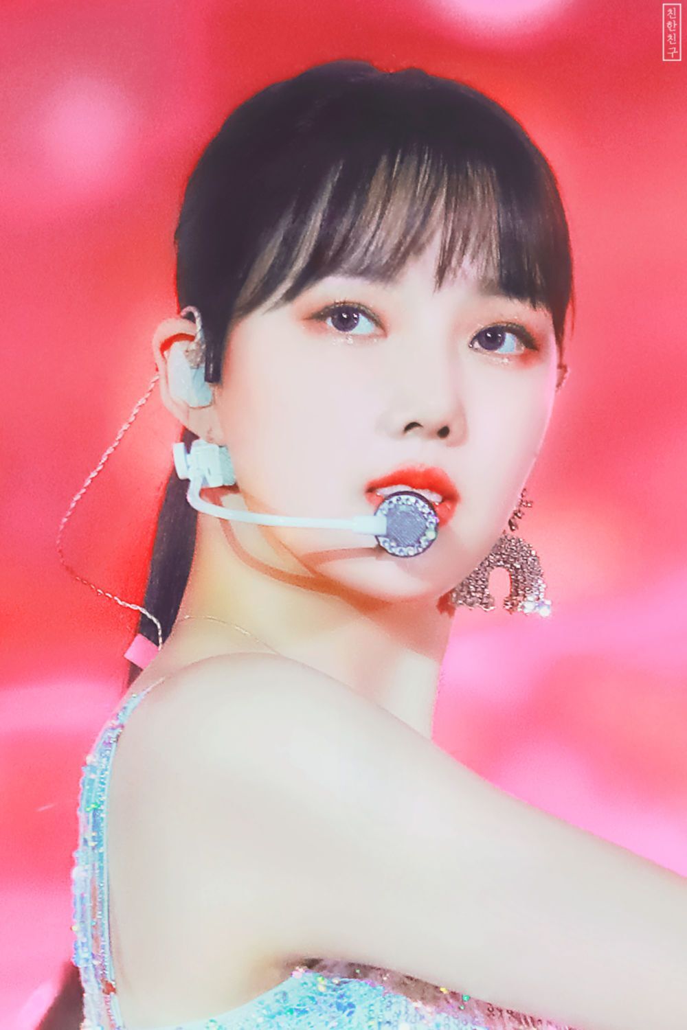 앞구르기 하고 보니까 은근히 미인인 듯한 여자친구 예린이.jpgif | 인스티즈