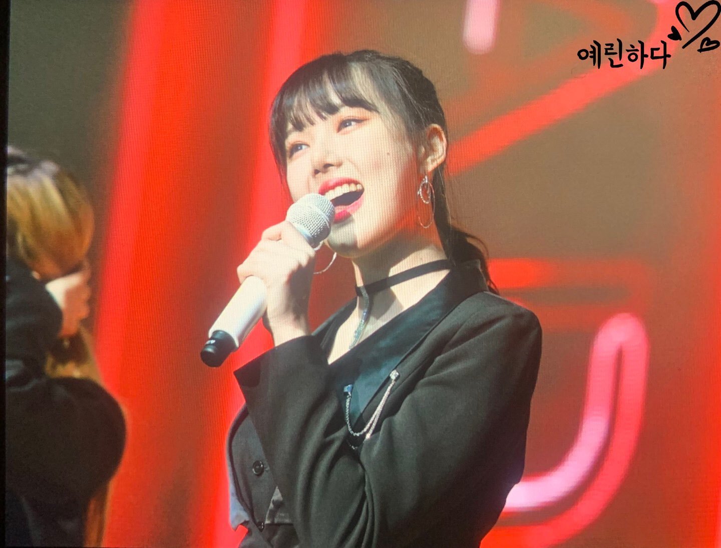 나른한 오후에 보니까 은근히 미인인 듯한 여자친구 예린이.jpgif | 인스티즈