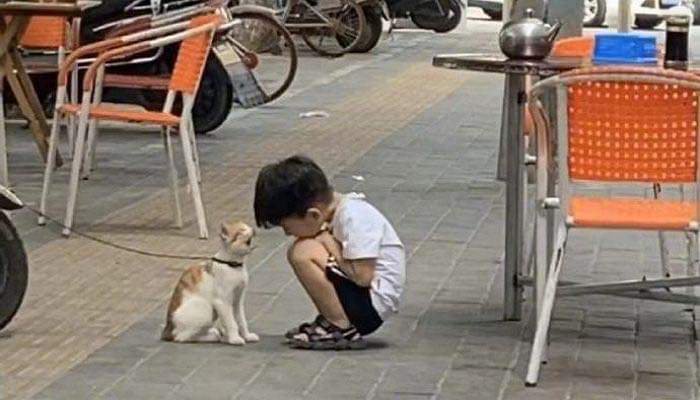 하교 늦어진 어린 아들 유괴 당한 줄 알고 달려나간 엄마가 목격한 광경 | 인스티즈