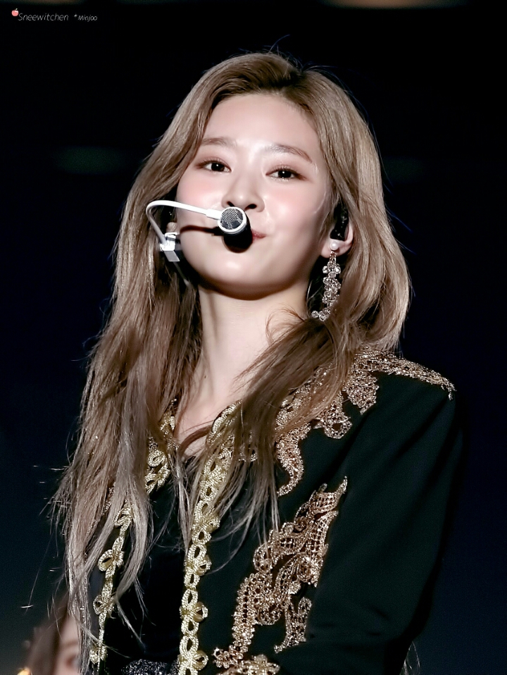 공연 중 찍힌 여신 아이즈원 김민주 사진 | 인스티즈