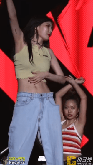 패왕색 발동하는 현아.gif | 인스티즈