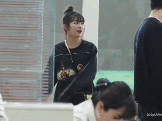 격하게 싸우는 아이린과 슬기 | 인스티즈