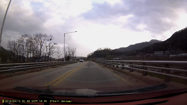 어이없는 추월.gif | 인스티즈