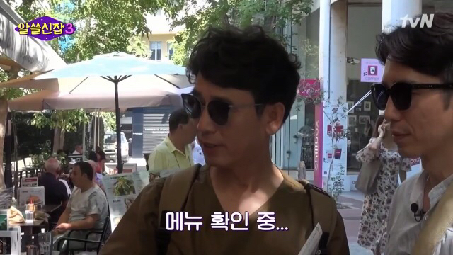 유시민과 김영하의 해외에서 맛집을 찾는 방법.jpg | 인스티즈