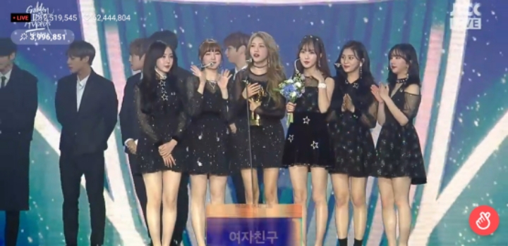 190105 골든디스크어워즈 어워즈 레전드 찍은 여자친구.jpg | 인스티즈