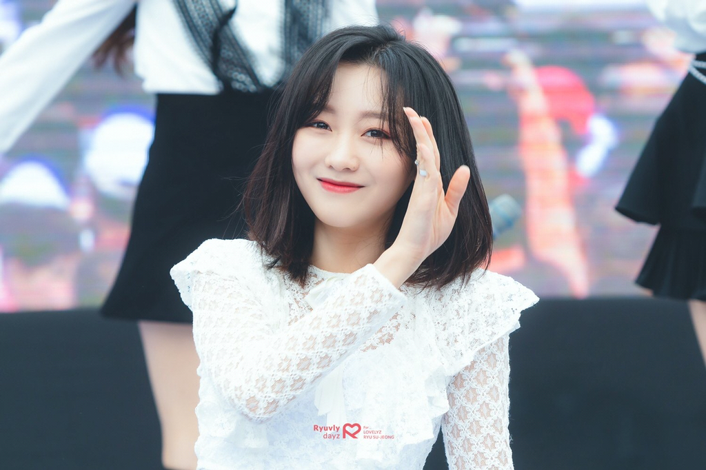 [러블리즈] 독일사는 친구에게 선물을 받아서 수정이 | 인스티즈