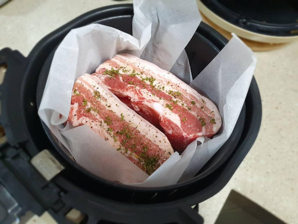 에어프라이어로 구운 삼겹살 비주얼 | 인스티즈