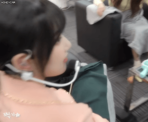 눈웃음 짓는 여자친구 예린이.gif | 인스티즈
