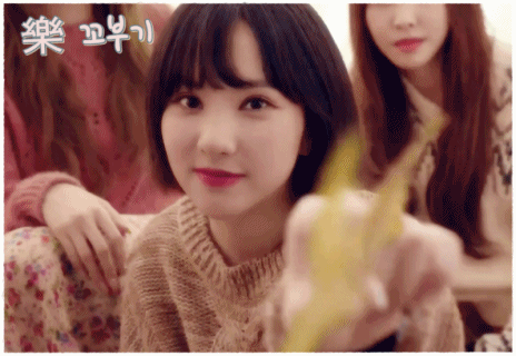 복스럽게 잘먹는 여자친구 예린이 긔여운 먹방.gif | 인스티즈