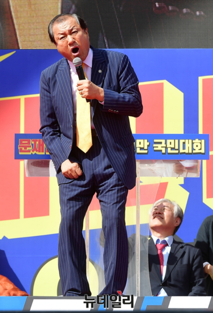 발언하는 장경동 목사 | 인스티즈