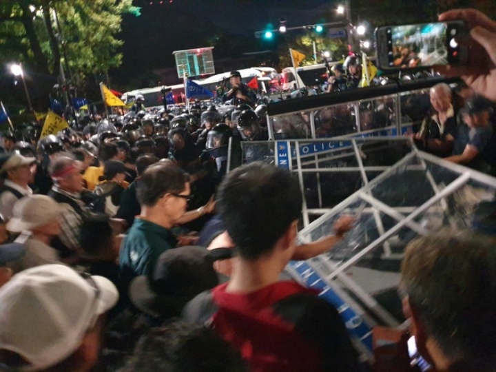 어제자 광화문 집회 폭도들.gif | 인스티즈