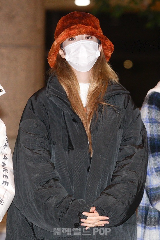 일본 공연 차 출국하는 여자친구.jpg | 인스티즈