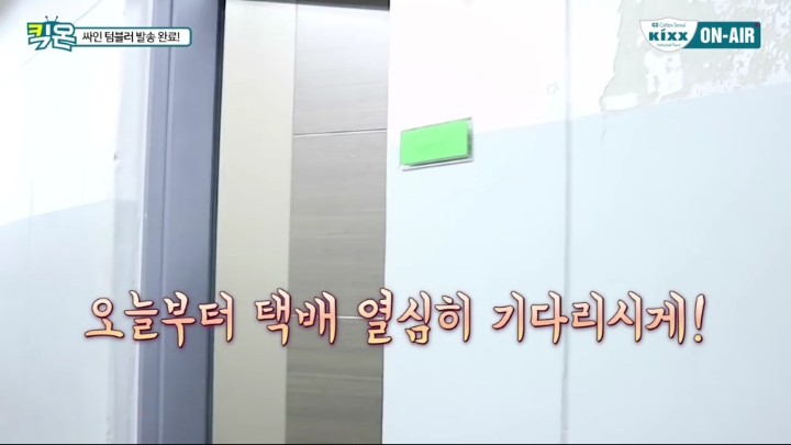 텀블러에 싸인하는 여배선수들.jpg | 인스티즈