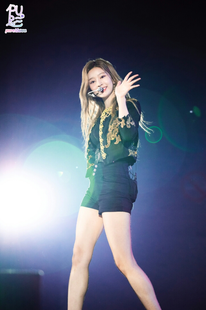 공연 중 찍힌 여신 아이즈원 김민주 사진 | 인스티즈