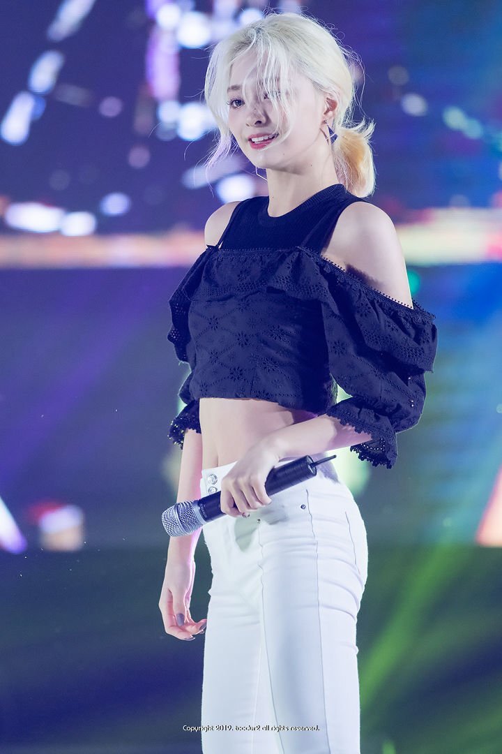 떠오르는 섹시 아이돌 이나경 | 인스티즈