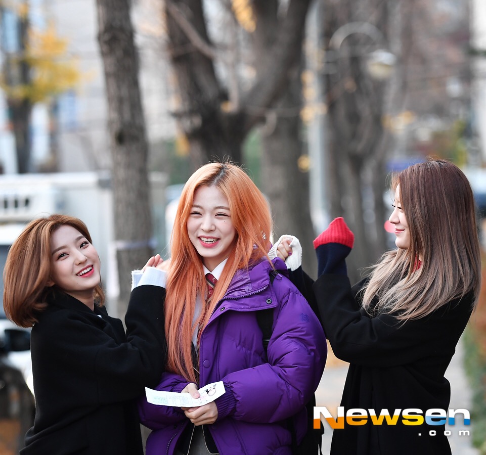 오늘자 수능장에서의 훈훈한 프로미스나인 캡틴과 아빠 | 인스티즈