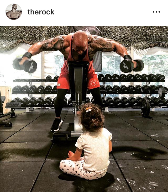 아빠 운동 구경하는 딸 | 인스티즈