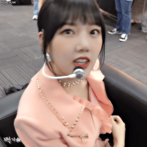 눈웃음 짓는 여자친구 예린이.gif | 인스티즈