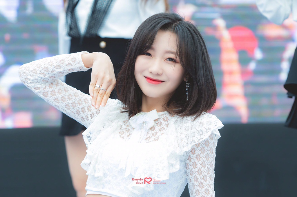 [러블리즈] 독일사는 친구에게 선물을 받아서 수정이 | 인스티즈