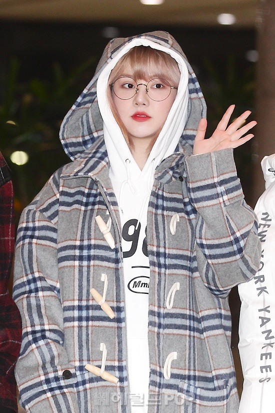 일본 공연 차 출국하는 여자친구.jpg | 인스티즈