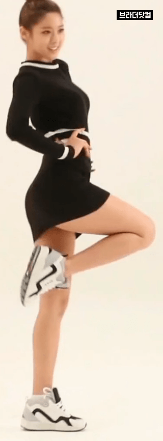 타이트한 원피스 입은 설현이.gif | 인스티즈