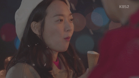 아이스크림 광고 찍는 신민아.gif | 인스티즈
