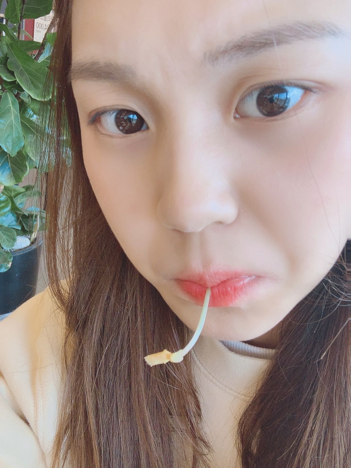 몸에 좋은거 먹는 여자친구 엄지.jpg | 인스티즈