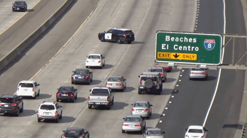 순찰차가 고속도로에서 지그재그로 주행 한다면.gif | 인스티즈