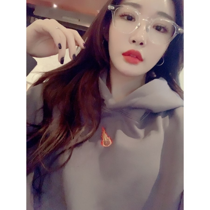 오늘자 청하 인스타 | 인스티즈