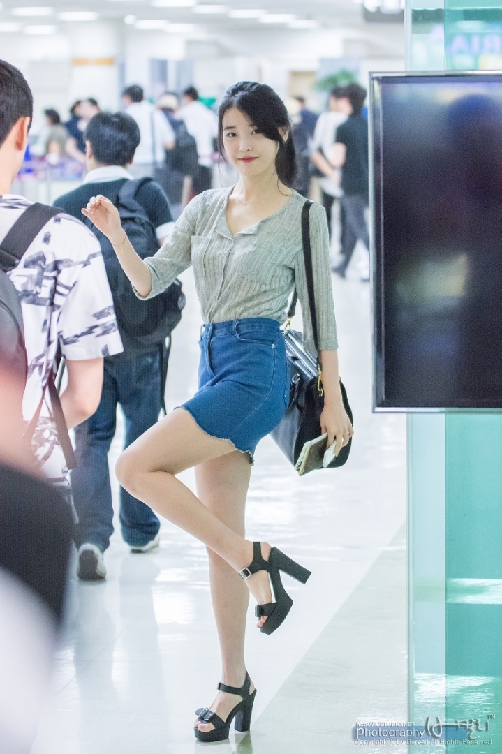 다리도 이쁜 아이유 | 인스티즈