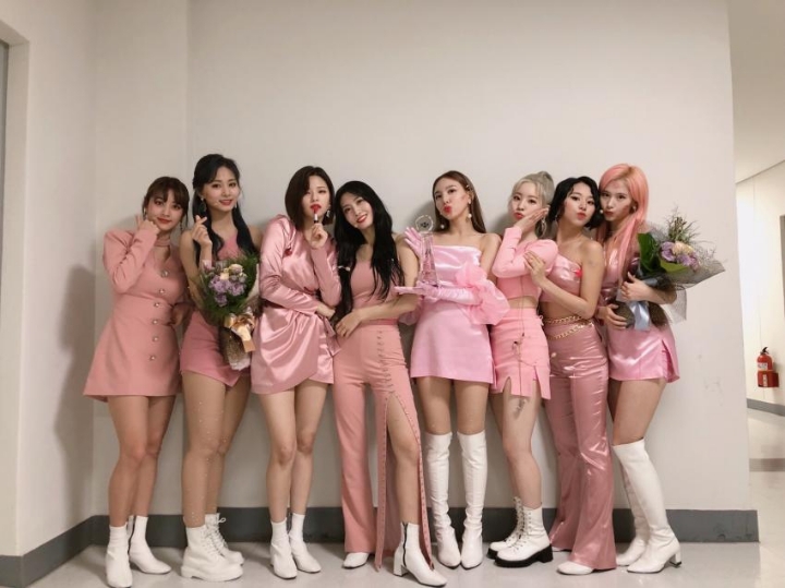 오늘자 트와이스 뮤뱅 1위 기념 공식트윗 | 인스티즈