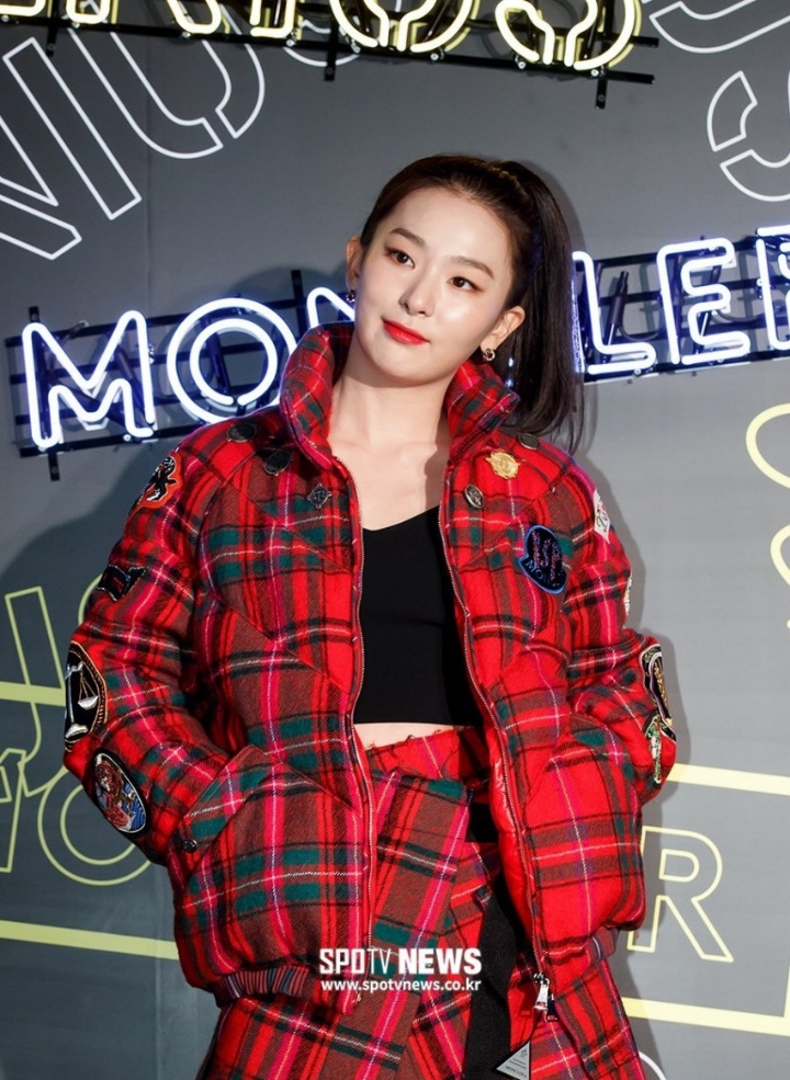 몽클레어 패딩 입어서 따뜻한 레드벨벳 슬기보고 만족해하는 선미 언니 | 인스티즈