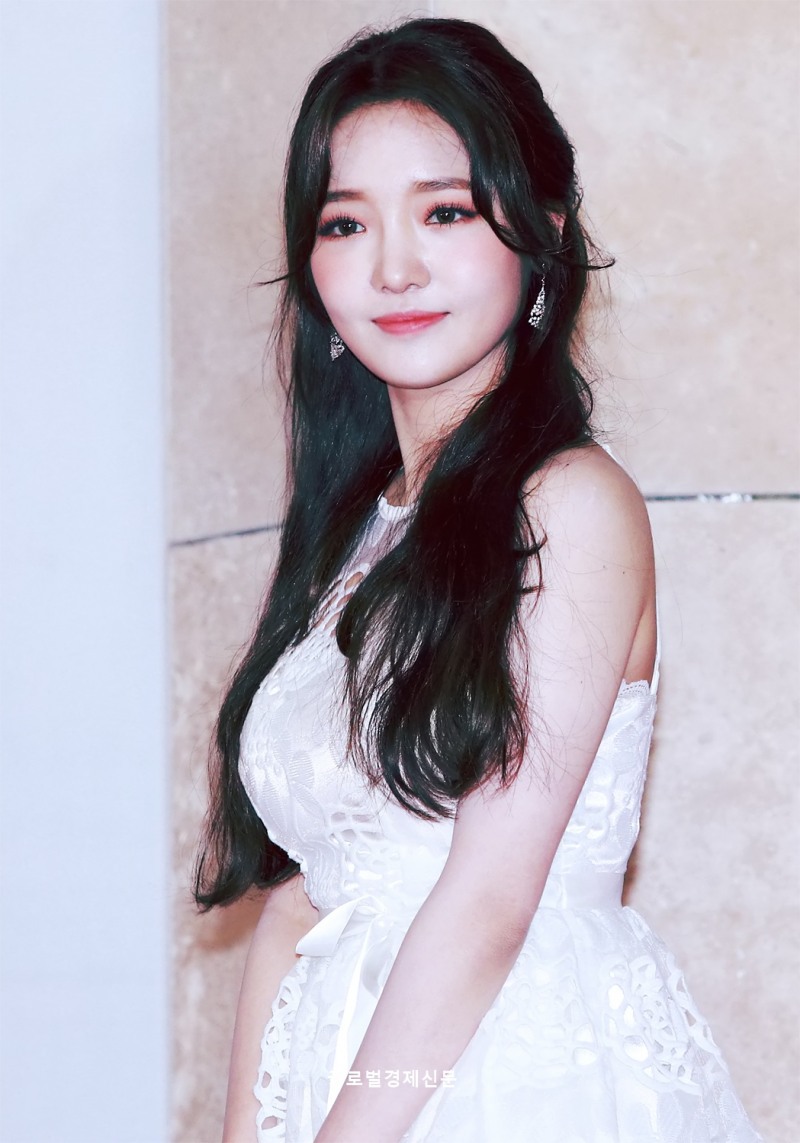 2018aaa 레드카펫에서의 9명의 예쁜 프로미스나인 | 인스티즈