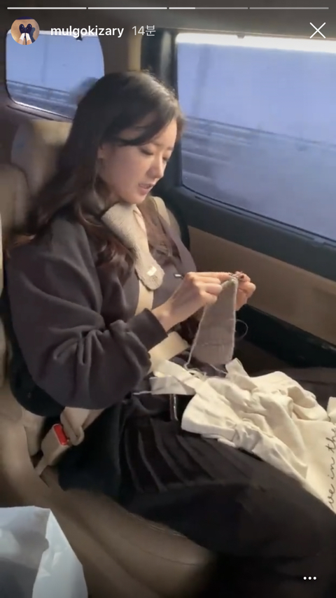 멤버들한테 목도리 떠서 선물로 준 에이핑크 보미.jpg | 인스티즈